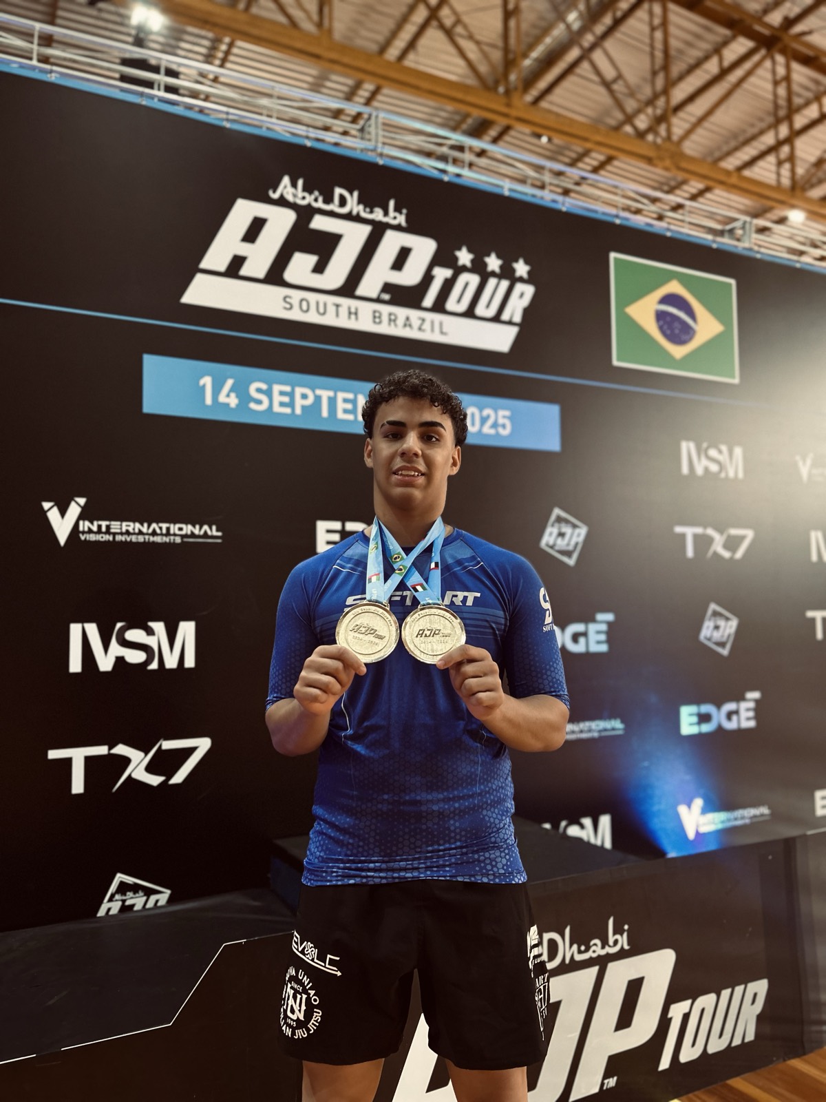 Antonio com medalhas de ouro no Abu Dhabi AJP Tour South Brazil 2025