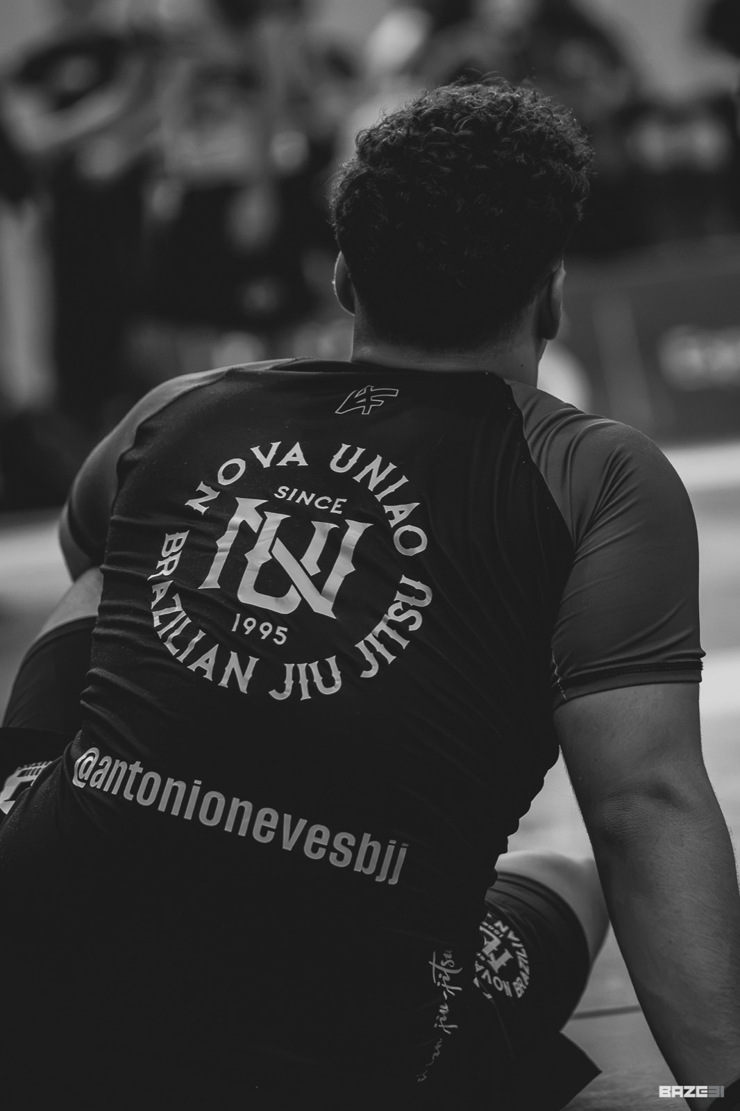 Antonio Neves de costas, rashguard da Nova União com @antonionevesbjj